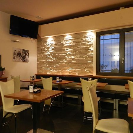 Locanda Trattoria Caffe Cavour 티따델라 외부 사진