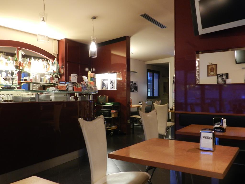 Locanda Trattoria Caffe Cavour 티따델라 외부 사진
