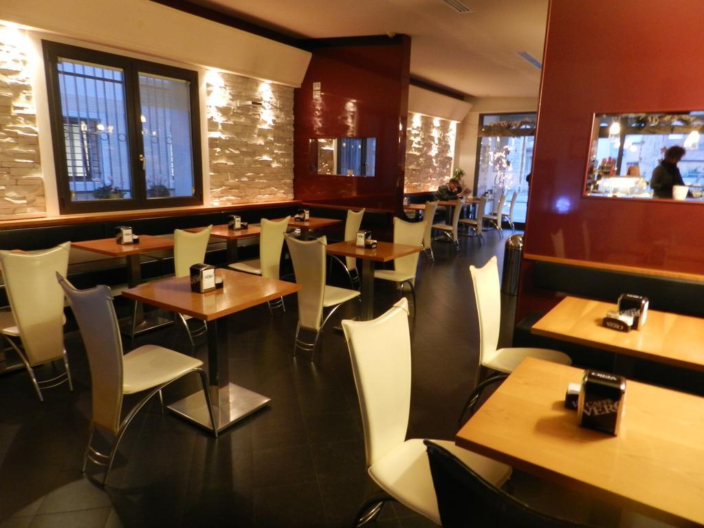 Locanda Trattoria Caffe Cavour 티따델라 외부 사진