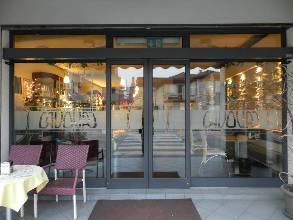 Locanda Trattoria Caffe Cavour 티따델라 외부 사진