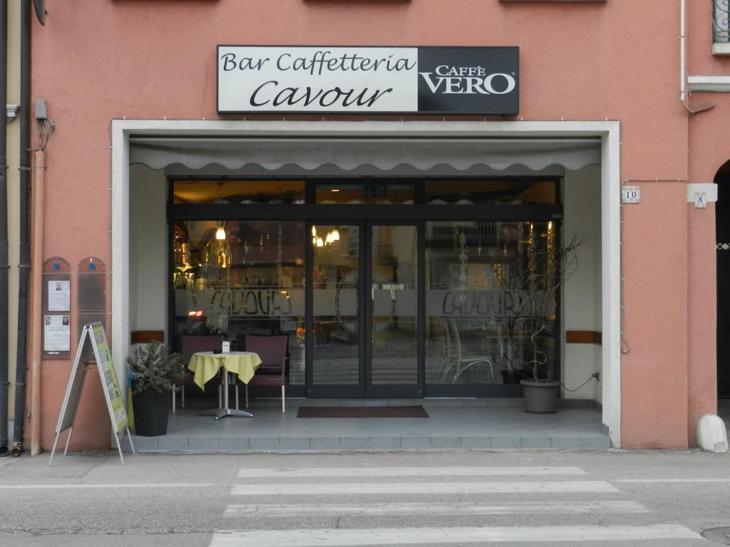 Locanda Trattoria Caffe Cavour 티따델라 외부 사진